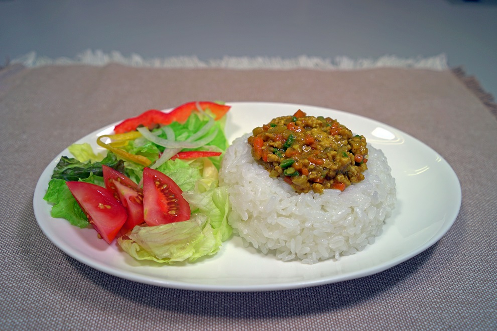 レバーそぼろ入りドライカレー